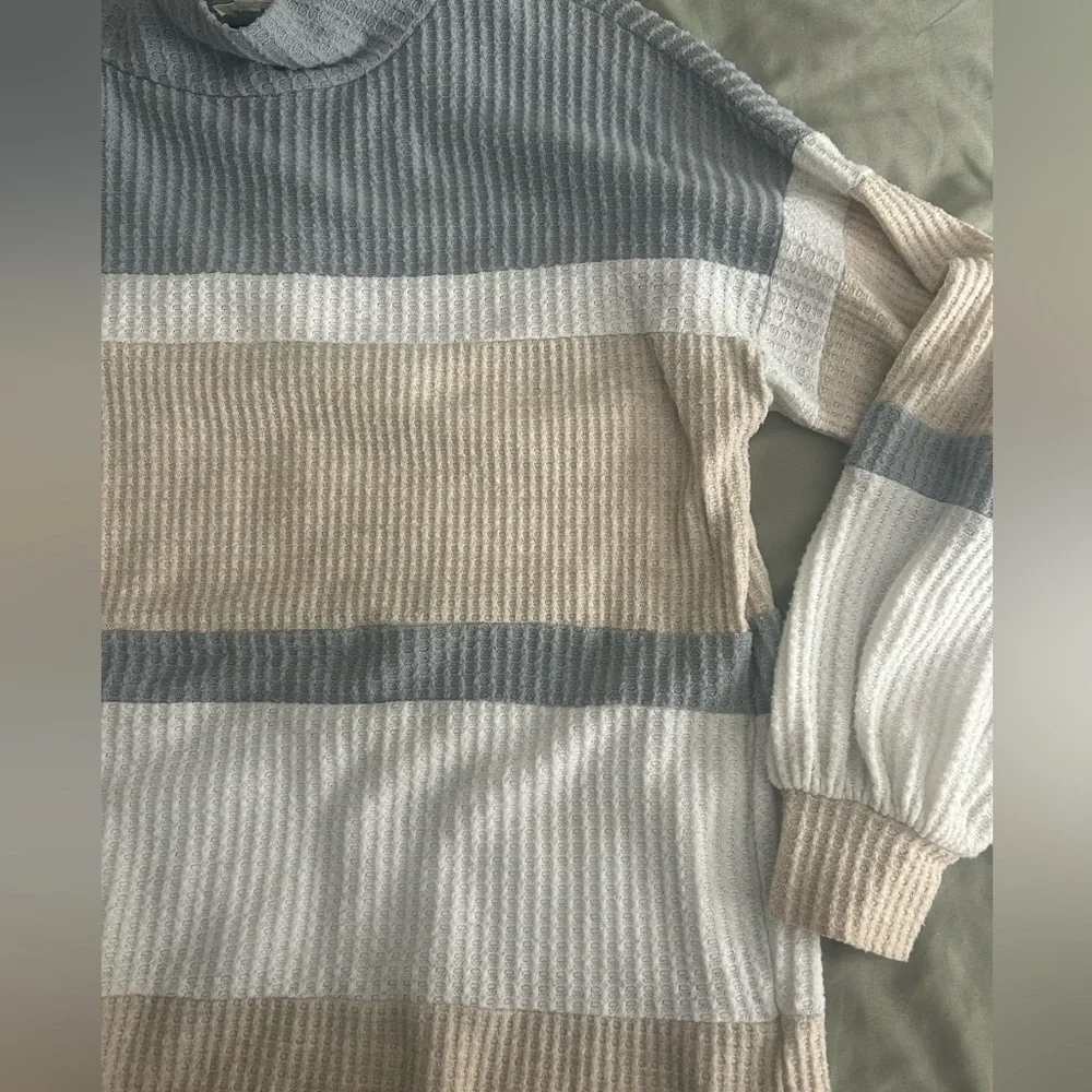 BKE Shirt Womens M Striped Pullover Top - Picture 2 of 4